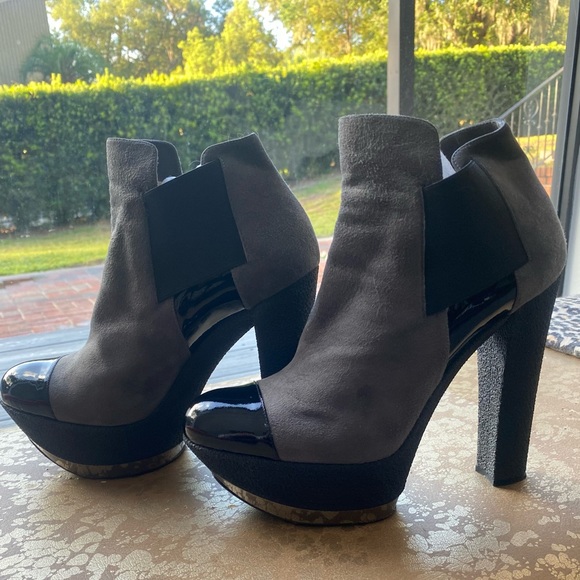 CASADEI FABULOUS grey suede platform boots. Size 8 1/2 - Picture 4 of 16